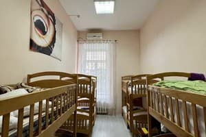 Хостел Dja Hostel. Место в мужском 8-местном номере (Синий) 5